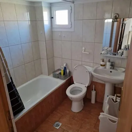 πλήρως εξοπλισμένο διαμέρισμα. Apartment *